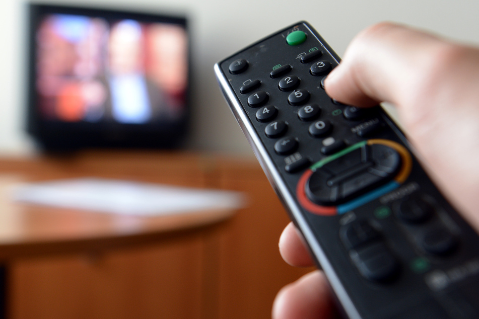 Ins Kino oder doch gemütlich auf die Couch? Streamingdienste haben inzwischen große Auswirkungen auf die Planung vieler Menschen. (Symbolbild)