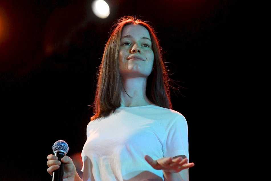 Sängerin Sigrid (25) bei einem Auftritt im Jahr 2019.