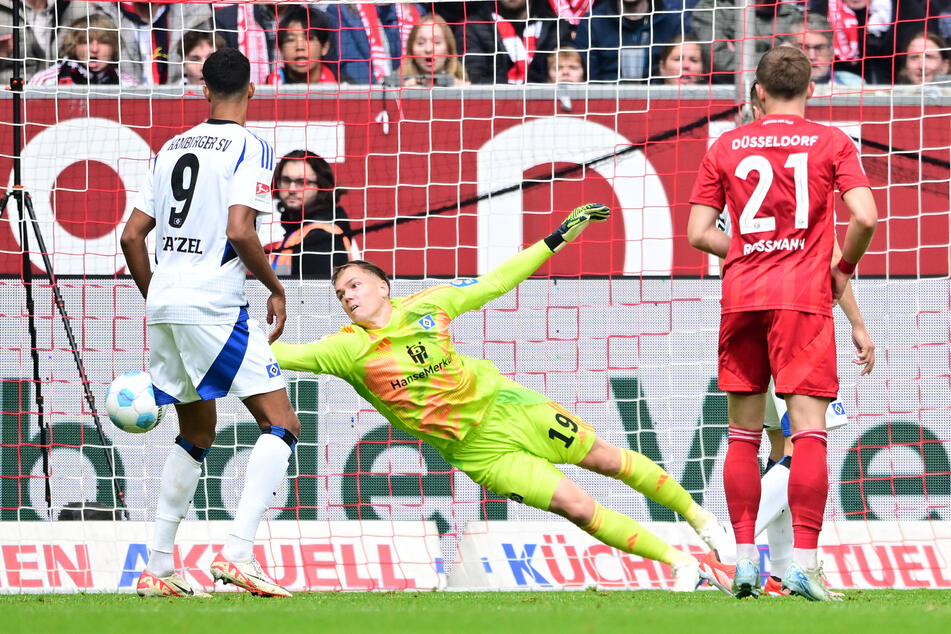 Keeper Matheo Raab (25) hielt den HSV mit zahlreichen starken Paraden gegen Fortuna Düsseldorf im Spiel.