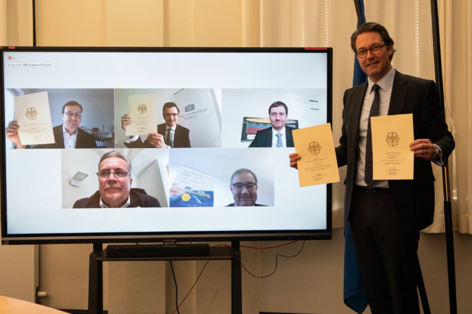 Bundesverkehrsminister Andreas Scheuer (46) überreichte die Förderbescheide in einer digitalen Veranstaltung.