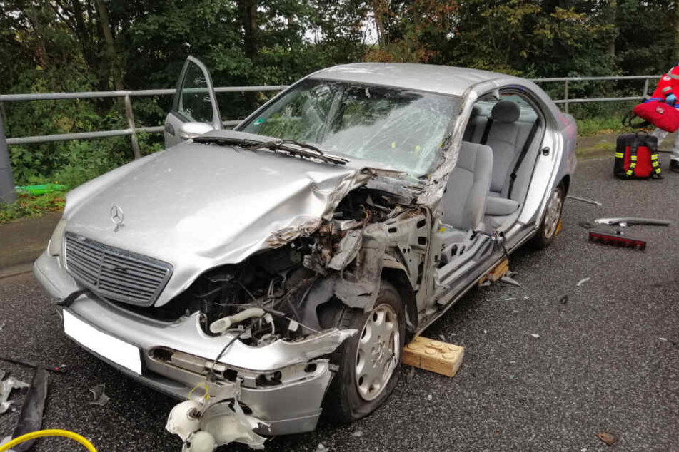 Der eingeklemmte Mann musste durch die Feuerwehr befreit werden.