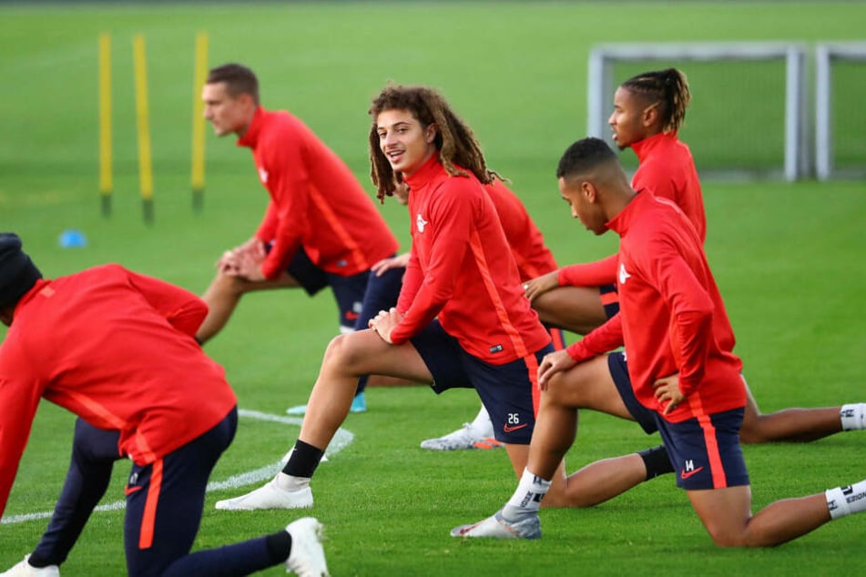 Einige Nationalspieler werden bei den öffentlichen Trainingseinheiten fehlen, darunter auch der Österreicher Stefan Ilsanker (hinten links) oder Ethan Ampadu (Wales, Mitte).