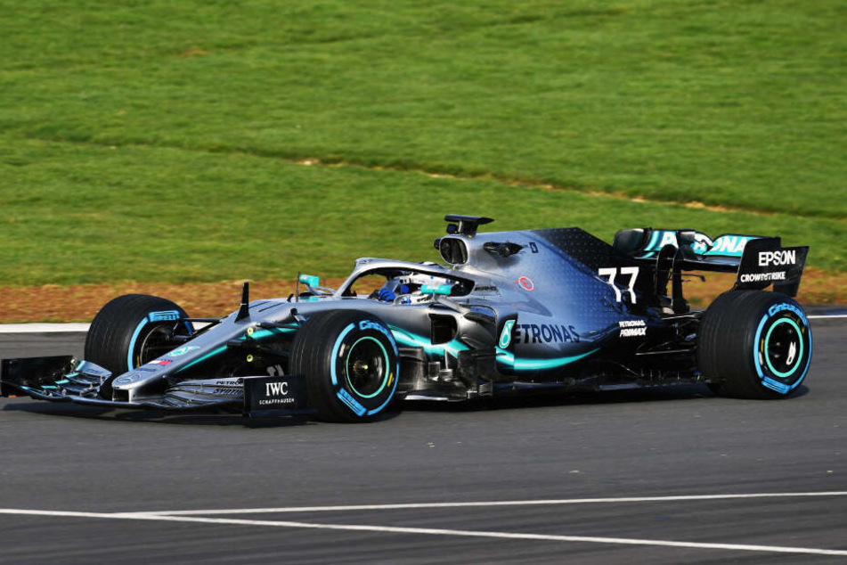 Valtteri Bottas in seinem neuen W10 EQ+ Power beim Shakedown in Silverstone.
