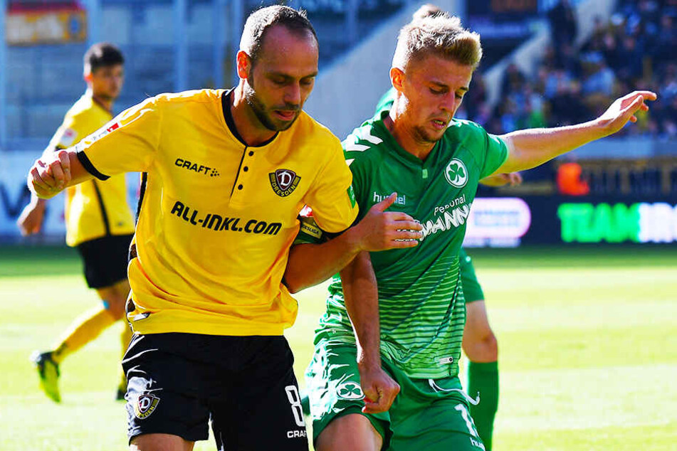 Wieder mit Sebastian Ernst! Rico Benatelli (l.) im Duell mit dem heutigen Fürther. Dynamo verlor auf eigenem Rasen mit 0:1 - für Benatelli empfand es als eine "bittere Niederlage".