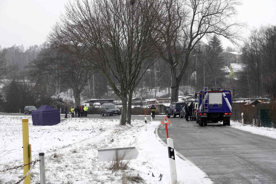 Ein Autofahrer entdeckte am Freitagmorgen eine weibliche Leiche im Straßengraben der Zuger Straße zwischen Brand-Erbisdorf und Ortsteil Zug.