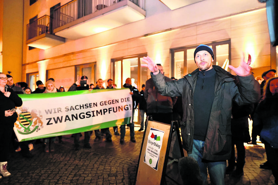 Beim Bürgerdialog von Bad Schandaus Bürgermeister Thomas Kunack (43, WV Tourismus) kam es zu Anti-Impf-Protesten.