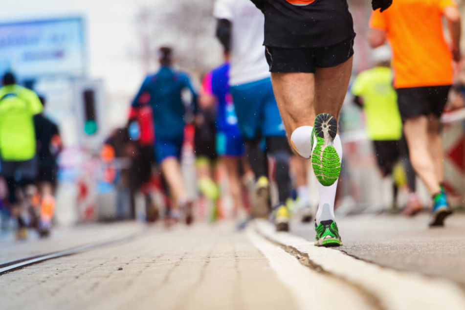 Beim Marathon in Düsseldorf musste am Sonntag ein Läufer reanimiert werden (Symbolbild).