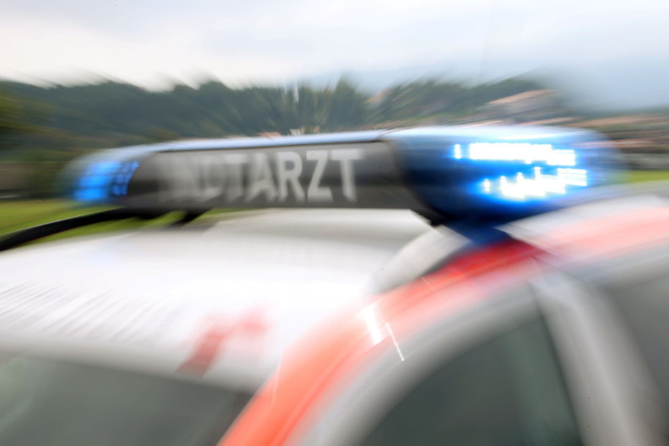 Die Frau galt als leicht verletzt, am Ende musste aber festgestellt werden, dass ihr Baby im Bauch tot ist.