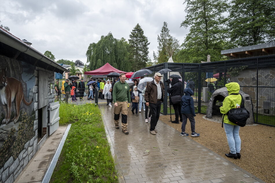 Trotz des Regenwetters kamen am Donnerstag einige Besucher zur Eröffnung vom Inkaland.