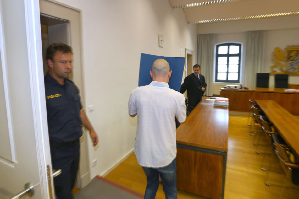 Der Angeklagte gestand vor Gericht.