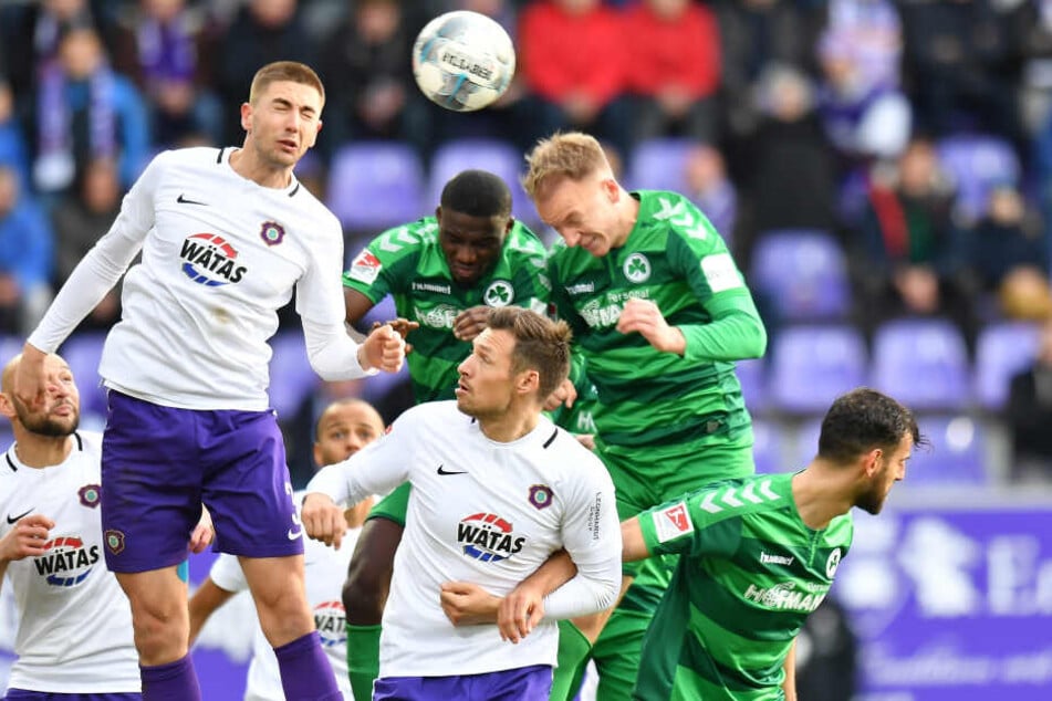 Marko Mihojevic (l.) und Sören Gonther (M.) sorgen bei den Veilchen für Stabilität in der Abwehr. Gegen den HSV haben beide aber mit Blessuren zu kämpfen.