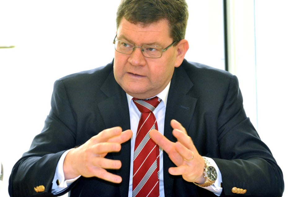 Sozialdezernent Philipp Rochold (parteilos).