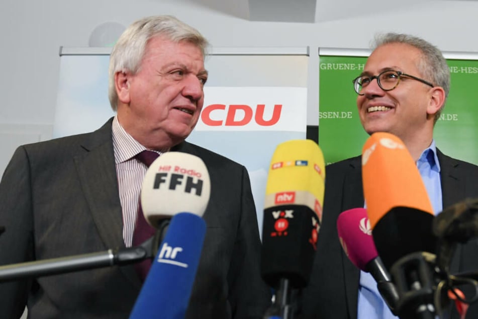 Ministerpräsident Volker Bouffier (CDU, li.) Tarek Al-Wazir (Bündnis 90/Die Grünen) bei den Koalitionsverhandlungen von CDU und Grünen im November 2018.