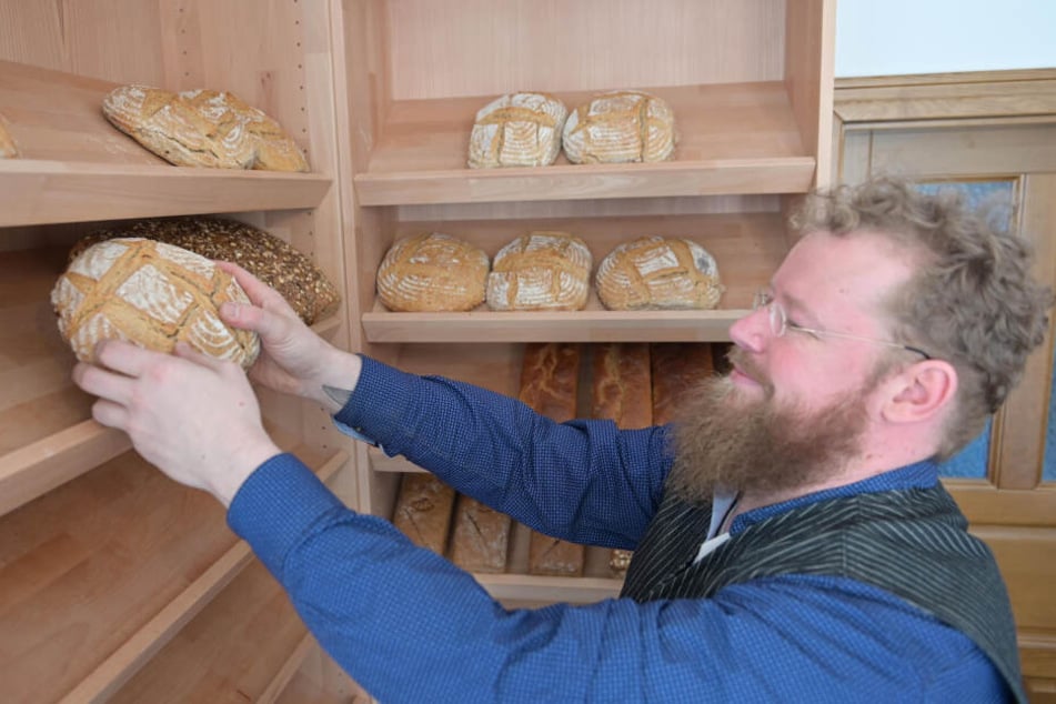 Jeden Donnerstag und Freitag bedient der Bäckermeister seine Kunden im "Brotklub" selbst.