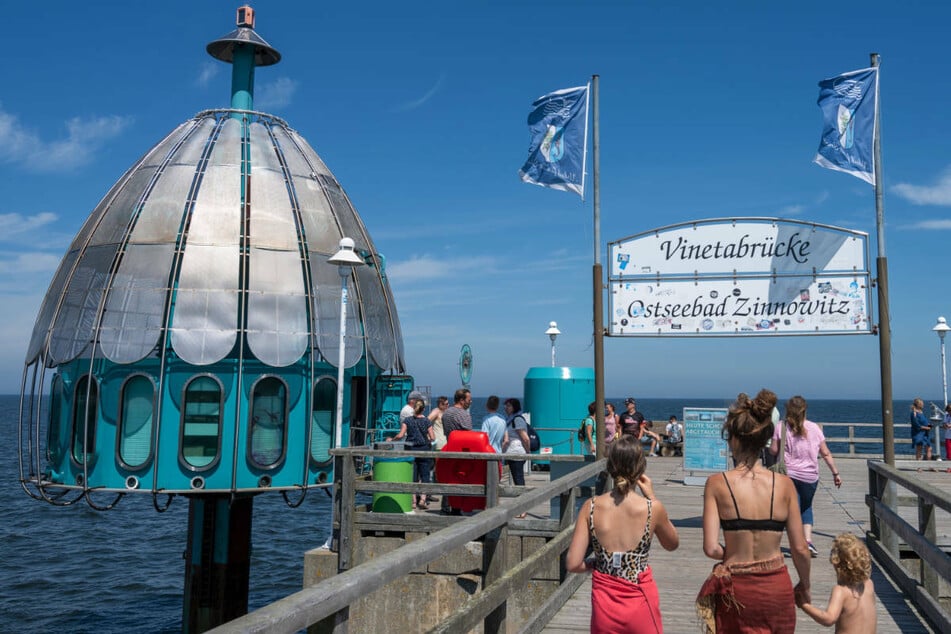 Fataler Schnappschuss: Kind fällt bei Foto der Mutter von Brücke in Ostsee