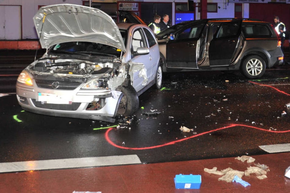 Der Volvo war auf den Corsa aufgefahren und schob den Opel in den vor ihm stehenden Seat.