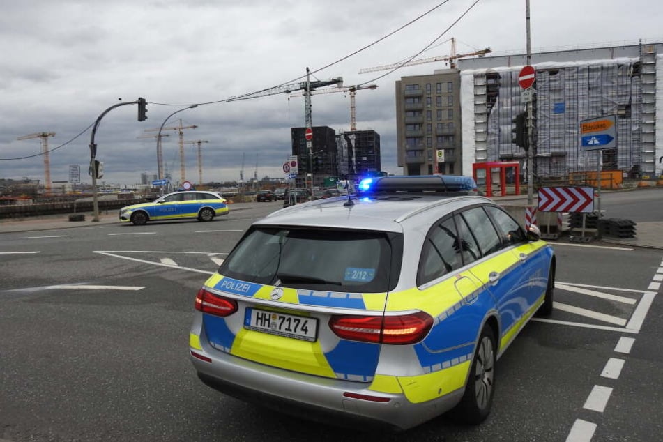 Die Polizei sperrte Teile des Baakenhafens.