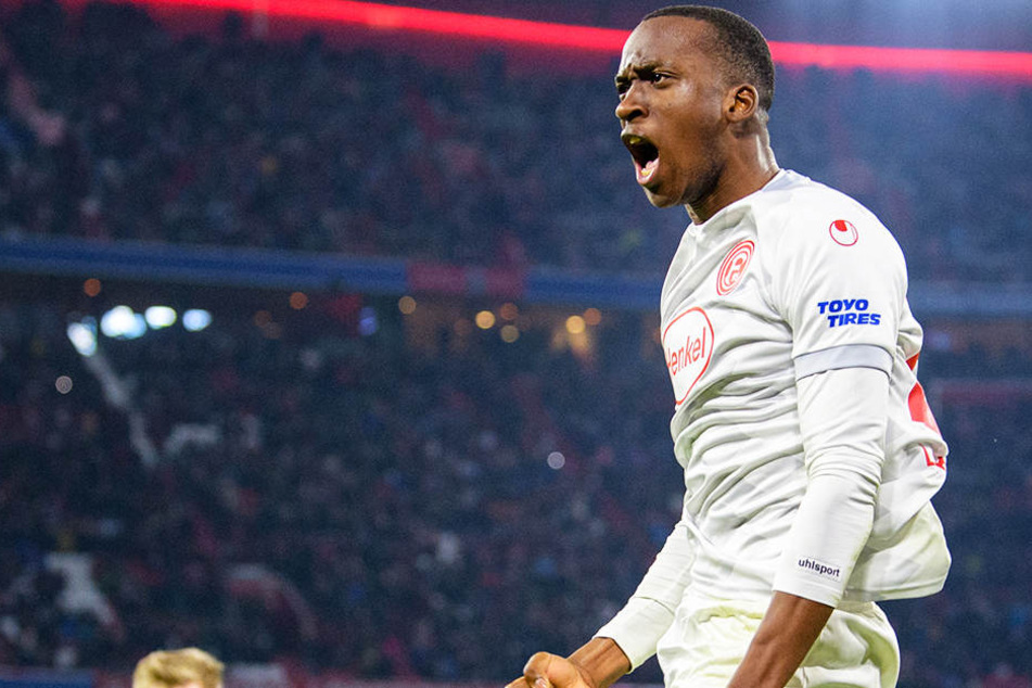 Bejubelt eines seiner drei Tore gegen den FC Bayern München: Fortunen-Stürmer Dodi Lukebakio.