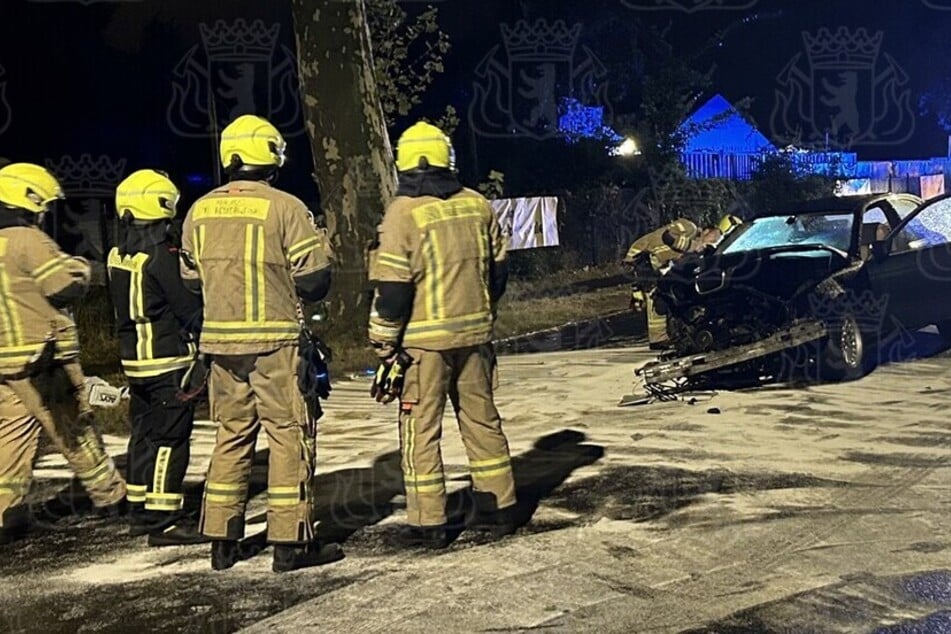 Berlin: Drei Autos krachen in Baumschulenweg ineinander: Vier Verletzte