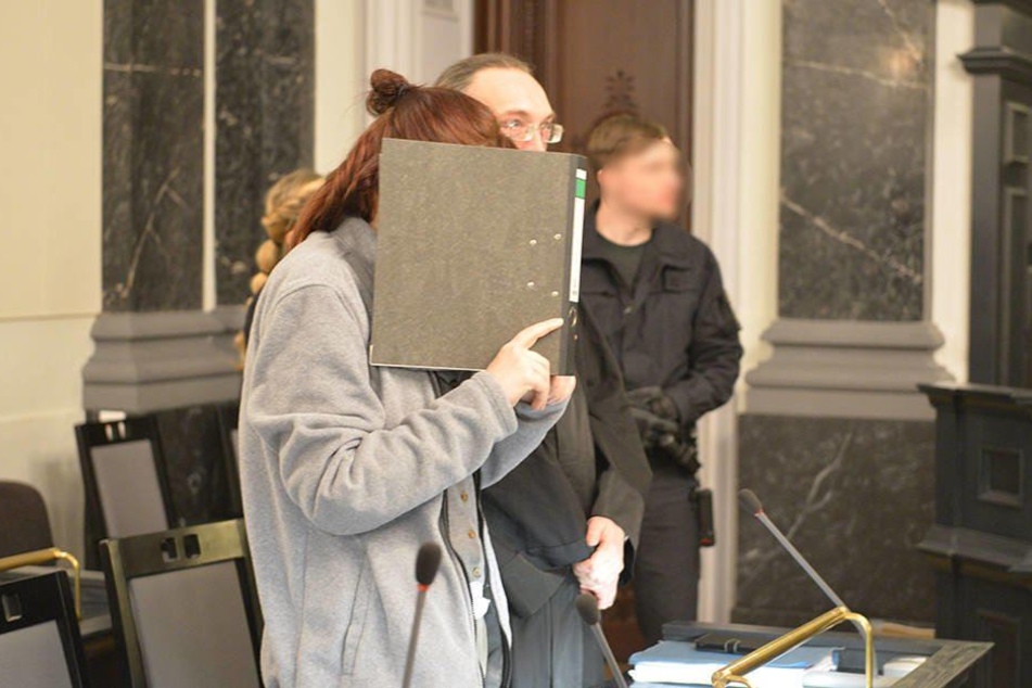 Anja G. beim Prozessauftakt in Zwickau.