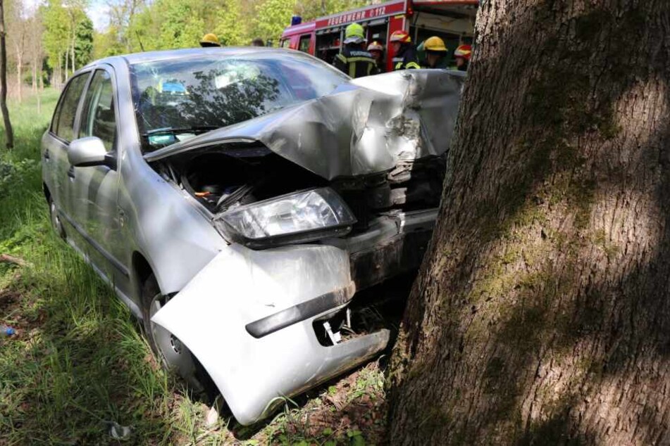 Die Fahrerin musste schwer verletzt ins Krankenhaus gebracht werden.