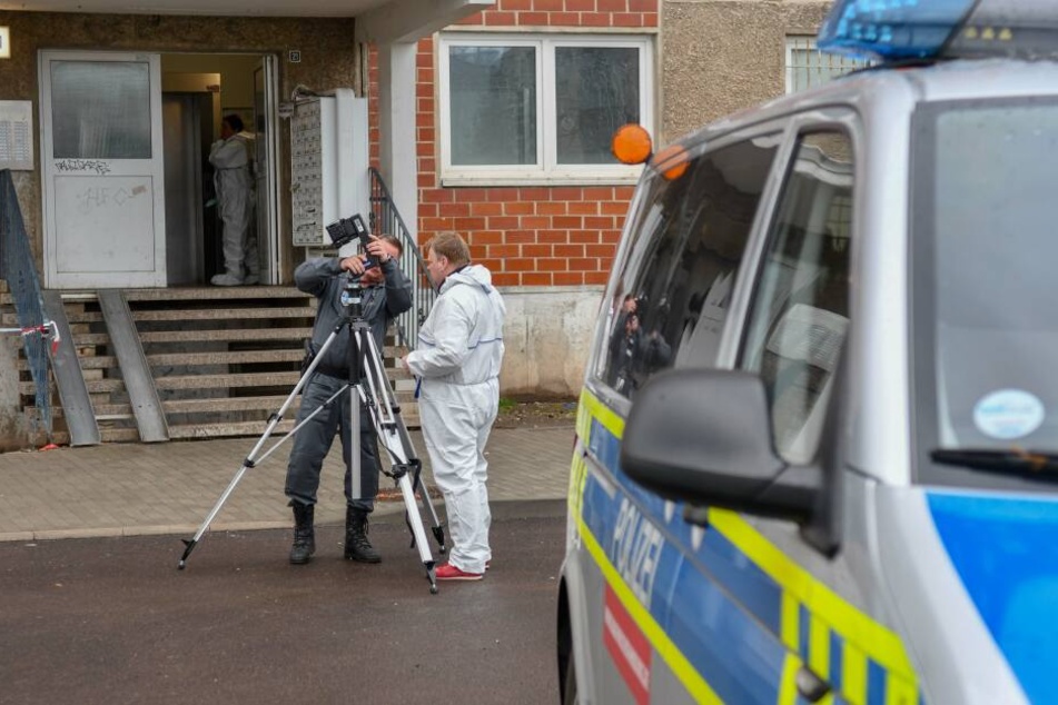 In Halle (Saale) wurde am Sonntag eine tote Frau entdeckt.