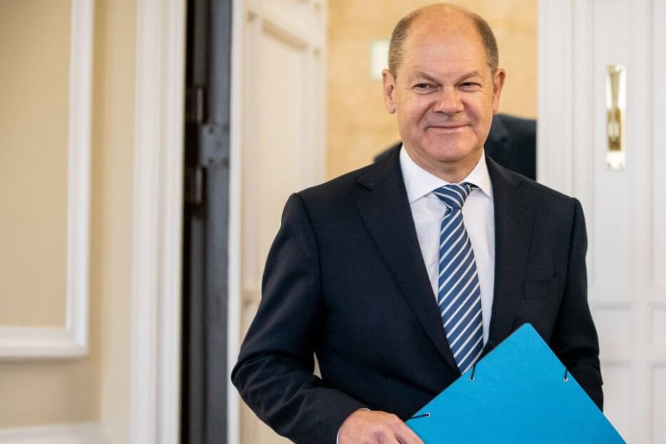 Olaf Scholz (65, SPD), Bundesfinanzminister, kommt zu der Bekanntgabe des Ergebnis der Herbst-Steuerschätzung.