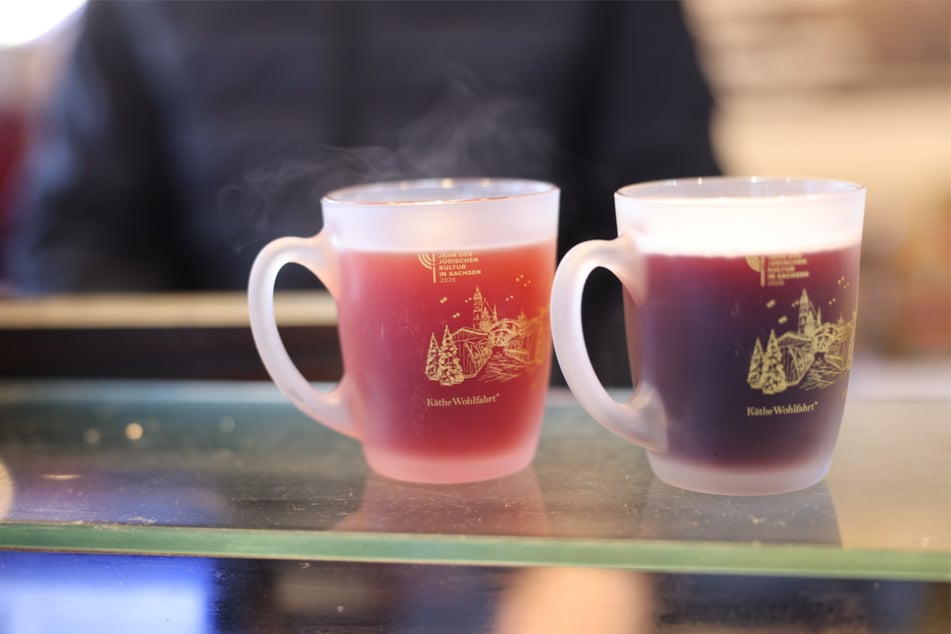 Die Preise für Kinderpunsch bewegen sich in einem ähnlichen Bereich und kosten in der Regel auch um die vier bis fünf Euro.