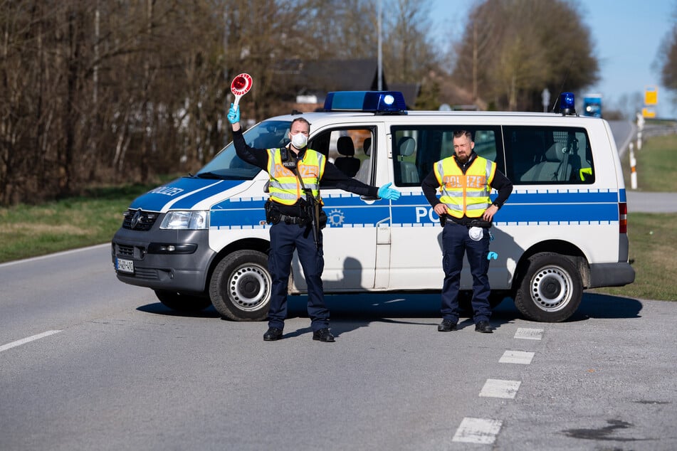Die Bundespolizei hat am Mittwoch fünf wegen der Corona-Krise geschlossene Grenzübergänge zwischen Österreich und Bayern wieder geöffnet.