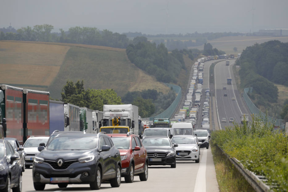 Es bildete sich ein etwa zehn Kilometer langer Stau.