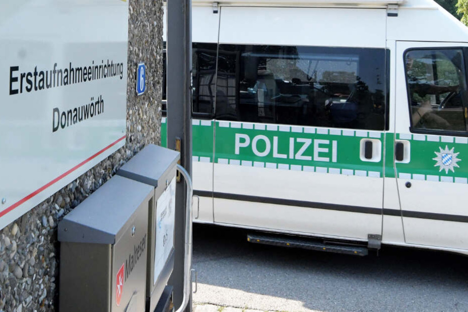 Vor dem Ankerzentrum in Donauwörth ist ein Mann ausgerastet. (Archivbild)