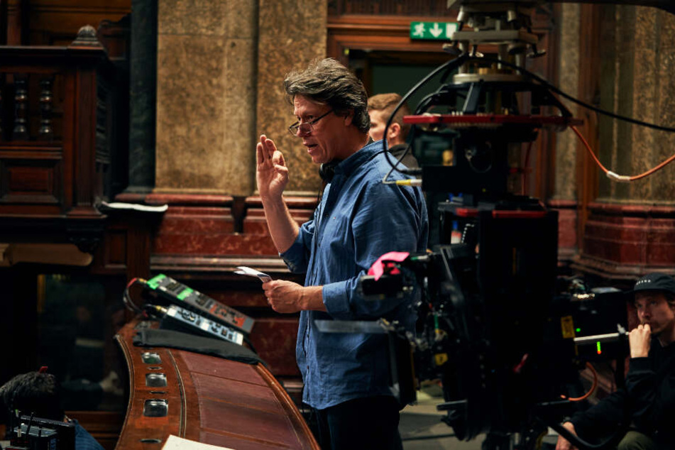 Regisseur Gavin Hood bei den Dreharbeiten von "Official Secrets".