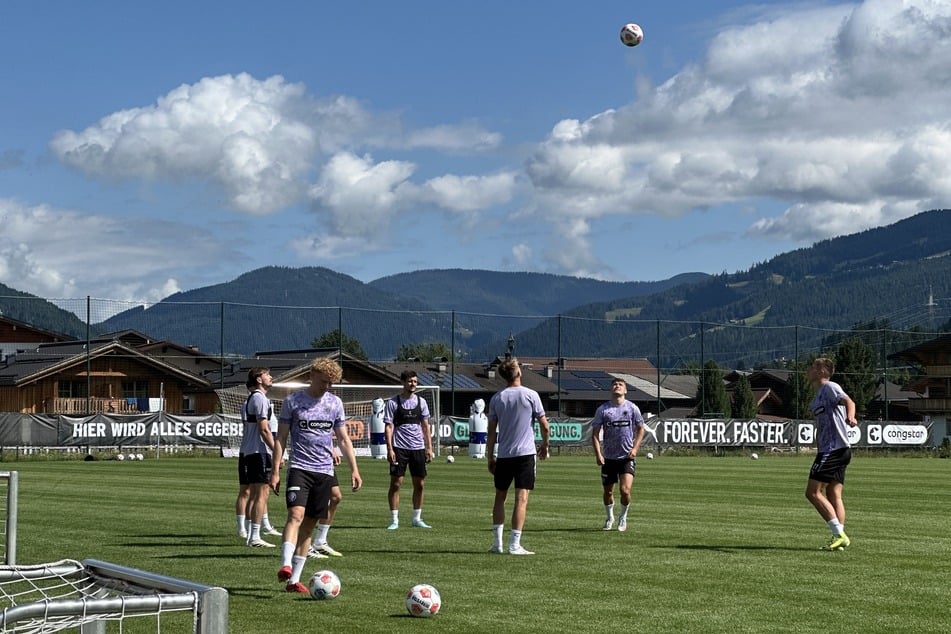 Tag sechs startet mit einer Trainingssession bei strahlendem Sonnenschein am Vormittag.