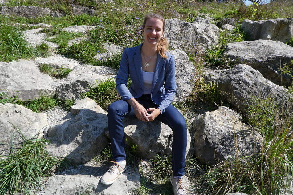 Lia Buchen studiert aktuell im Master Geoinformatik in Augsburg. Mit Mode hatte sie ursprünglich nichts zu tun – die Idee für ihre eigenen Hosen entstand aus einer alltäglichen Notsituation.