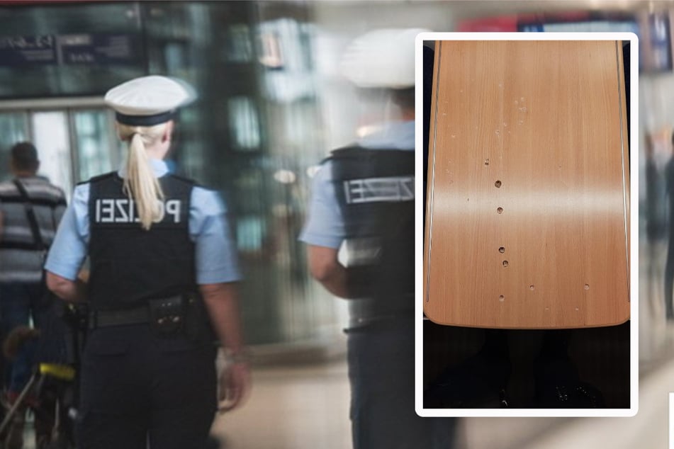 Der Tisch im Abteil trägt Einschlagspuren, wohl durch einen Hammer. Die Polizei ermittelt und hofft auf Zeugen.