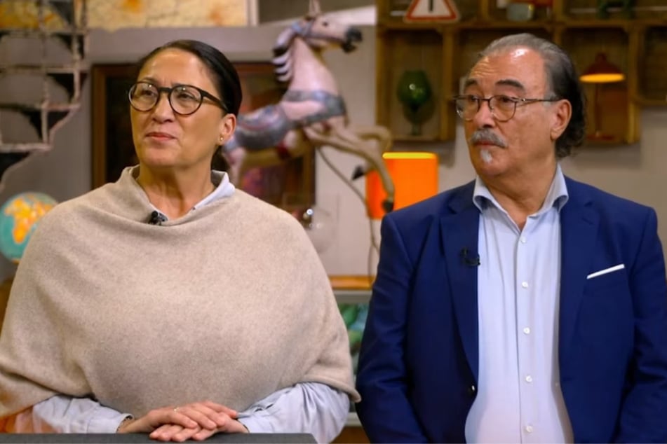Assu und Mehmet Kandemir aus Frechen wollen bei "Bares für Rares" ein rund 100 Jahre altes Gemälde verkaufen.