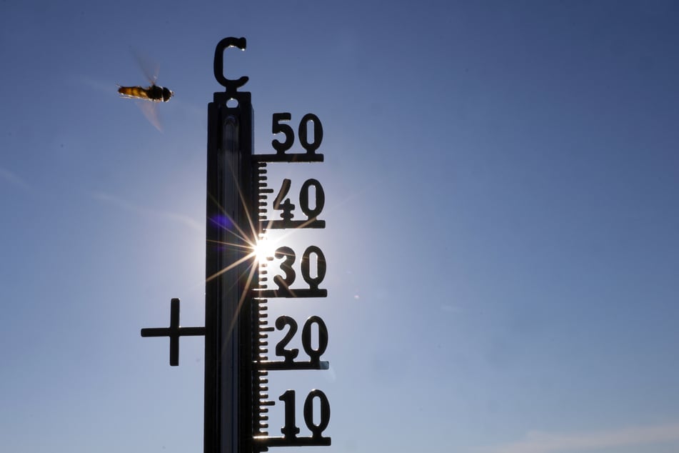 Auf Nordrhein-Westfalen rollt eine heiße Woche zu: Bis Mittwoch werden örtlich Temperaturen von bis zu 37 Grad erwartet. (Symbolbild)