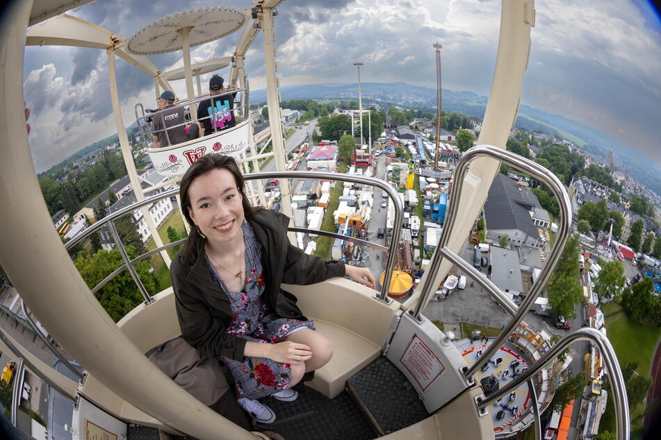 Reporterin Lena Plischke ist begeistert vom Ausblick auf dem Riesenrad.