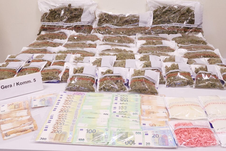 Polizei findet Crystal und Cannabis im Wert von 160.000 Euro in Thüringen und Sachsen