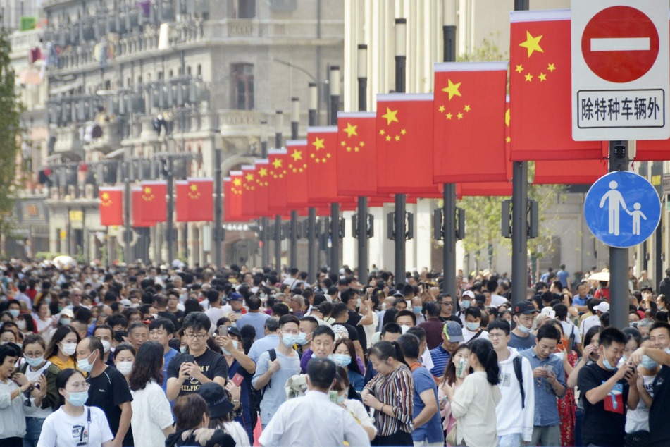 Eine Sehenswürdigkeit ist am chinesischen Nationalfeiertag (01.10.2020) von Touristen überfüllt.