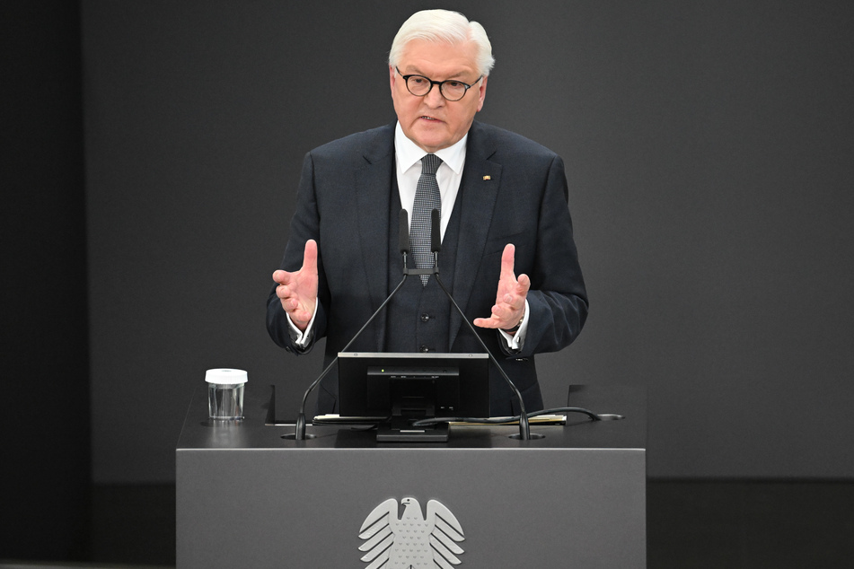 Frank-Walter Steinmeier (66, SPD) ist erst vor Kurzem zum zweiten Mal zum deutschen Bundespräsidenten gewählt worden, aktuell steht er allerdings in der Kritik.