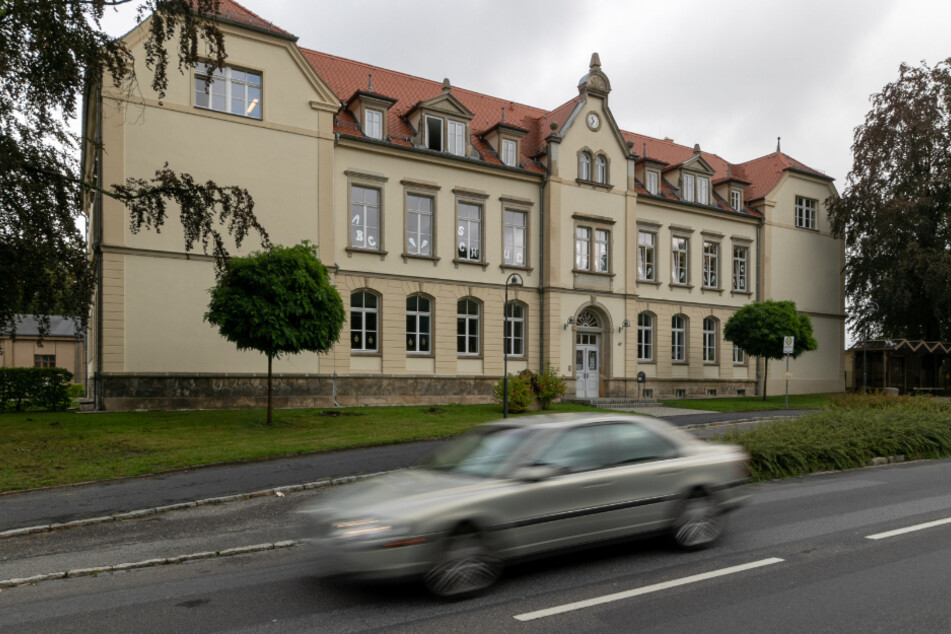 Der Grundschule Arnsdorf fehlt eine sichere Radwege-Anbindung.