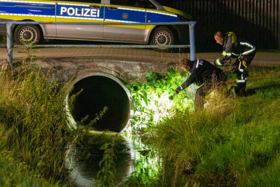 Etwa 50 Einsatzkräfte der Polizei und Feuerwehren suchten nach dem Zweijährigen.