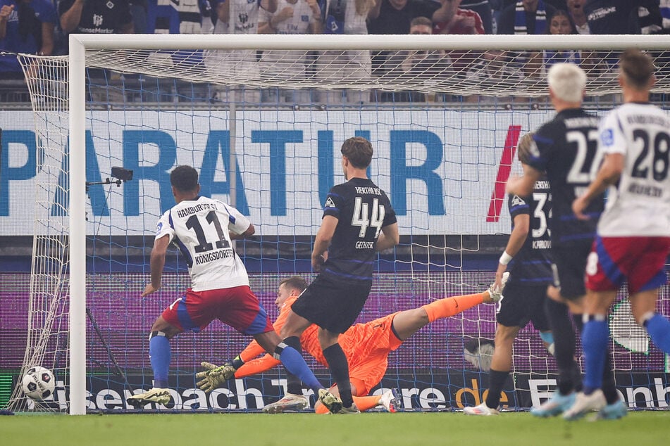 Linus Gechter (20, 2.v.l.) machte beim 0:1 eine unglückliche Figur.