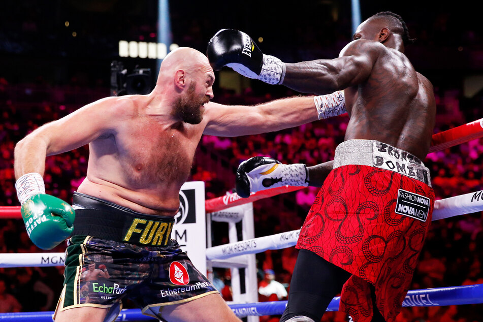 Tyson Fury (33, l.) setzte sich im Kampf gegen Deontay Wilder (35) durch.