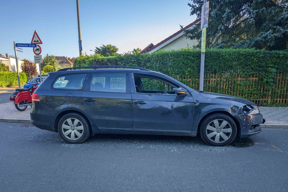 In Leipzig-Wahren krachten am Montag ein VW und eine Schwalbe zusammen.