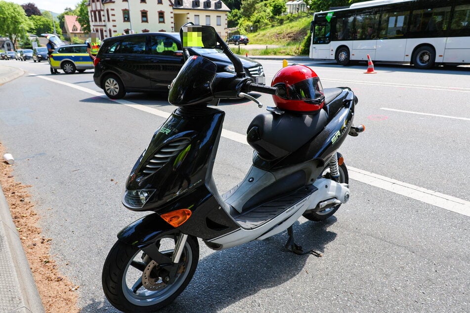 In Aue wurde ein Rollerfahrer bei einem Unfall schwer verletzt.