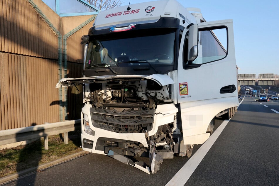 In den Unfall ist auch ein LKW verwickelt gewesen.