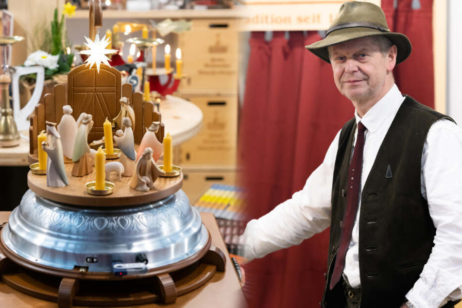 Jürgen Huß (60) stellt eine Mischung aus Spieluhr und Pyramide auf der internationalen Weihnachtsmesse vor.