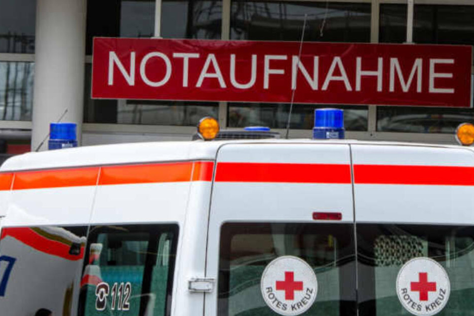 Das Kind wurde mit seinen Eltern ins Krankenhaus gebracht. (Symbolbild)